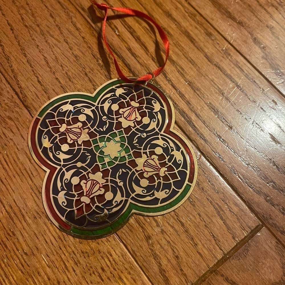 MMA STAINED GLASS  WINDOW STYLE CHRISTMAS ORNAMENT METROPOLITIAN MUSEUM OF ART